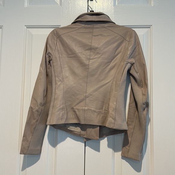 Leather jacket - Picture 2 of 4